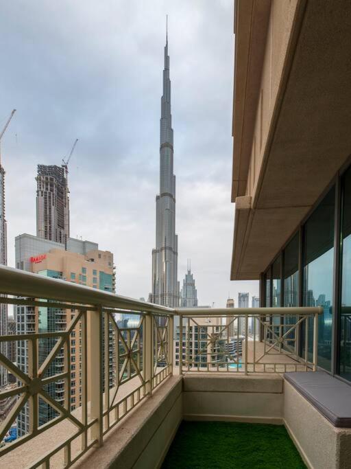 First Class 2Br With Full Burj Khalifa And Fountain View Дубай Екстериор снимка